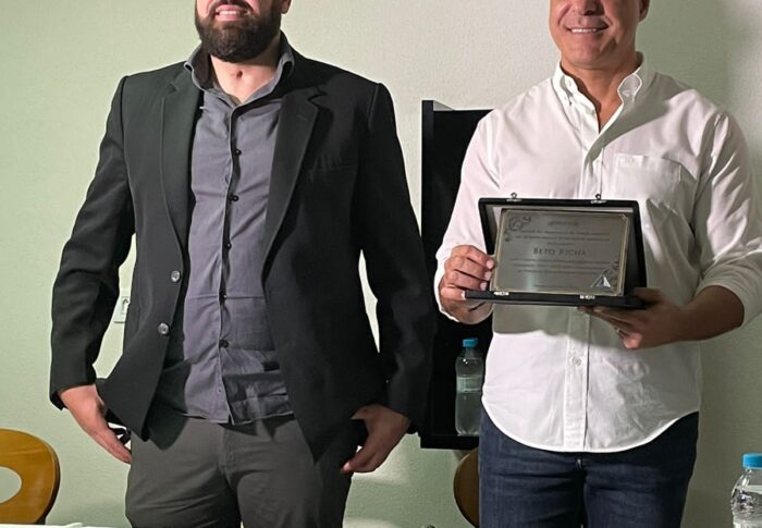 Sindicato dos Despachantes homenageia Beto Richa