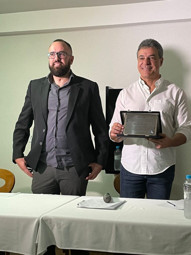Sindicato dos Despachantes homenageia Beto Richa