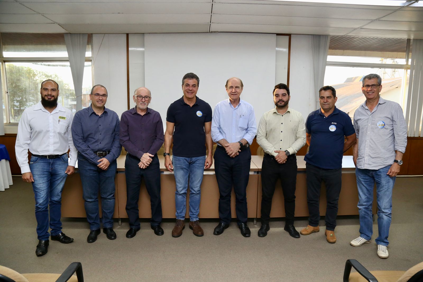 Beto é aplaudido durante visita à cooperativa C.Vale