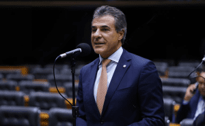 Beto Richa ajuda a aprovar pacote de projetos em defesa das mulheres